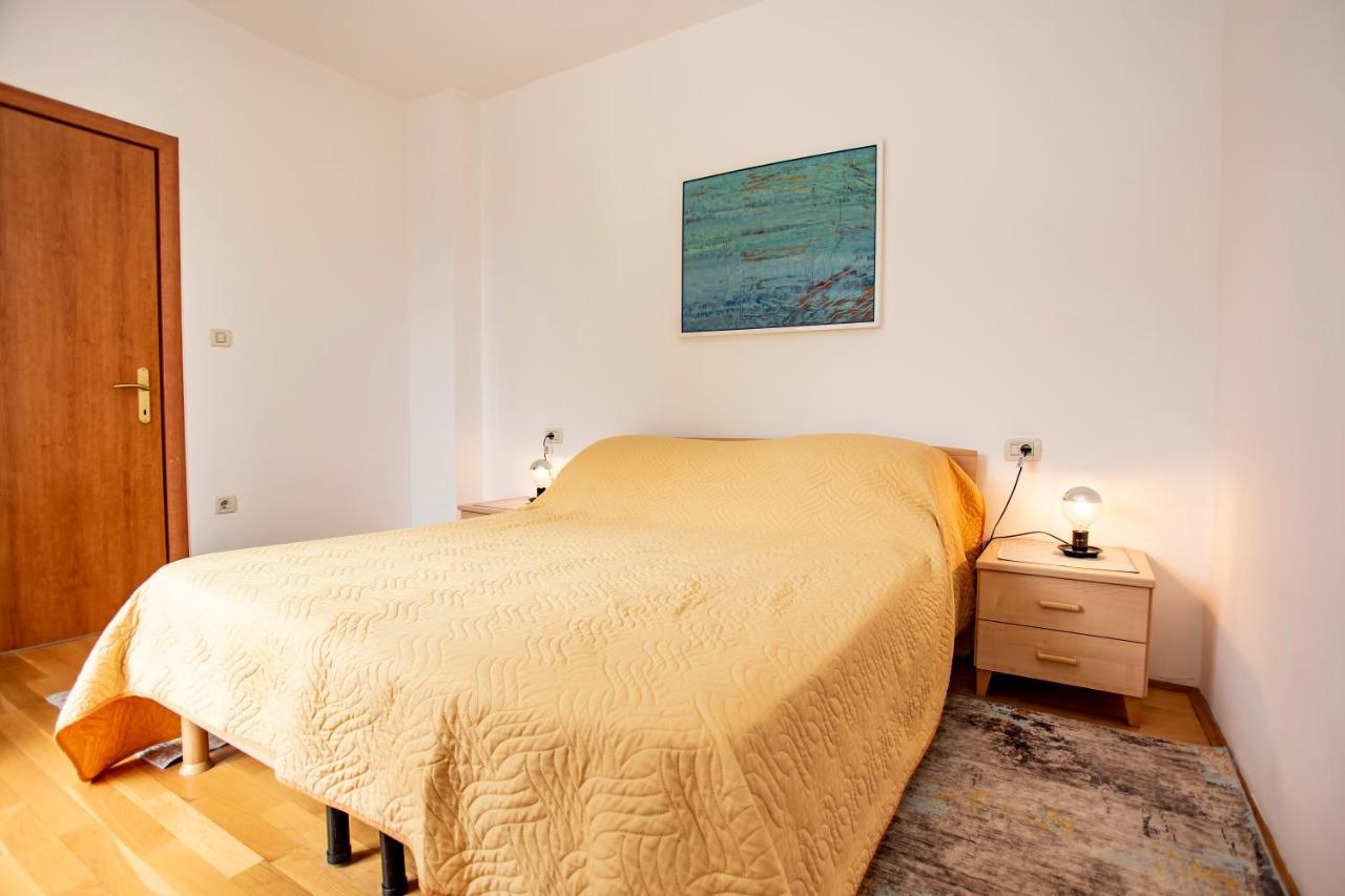 Apartments Maller Ровінь Екстер'єр фото