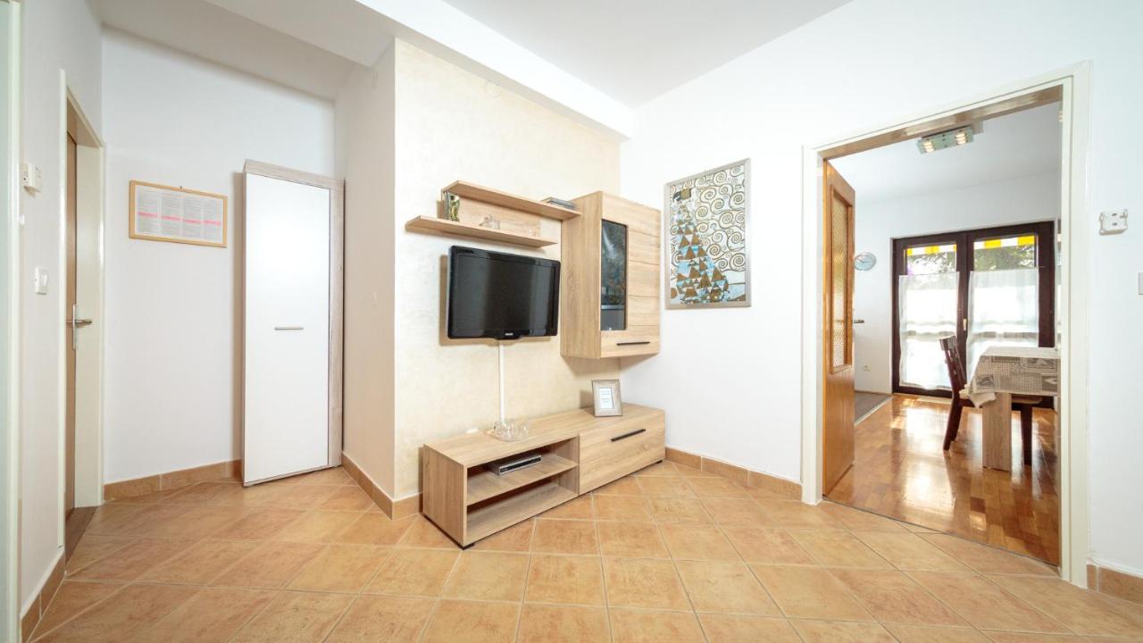 Apartments Maller Ровінь Екстер'єр фото