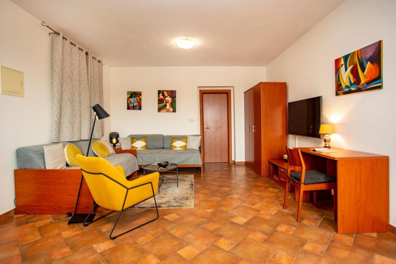 Apartments Maller Ровінь Екстер'єр фото
