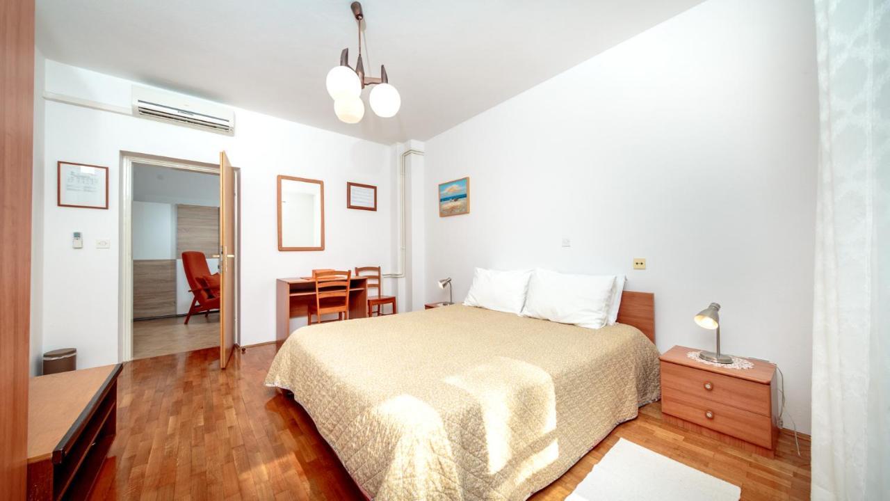 Apartments Maller Ровінь Екстер'єр фото