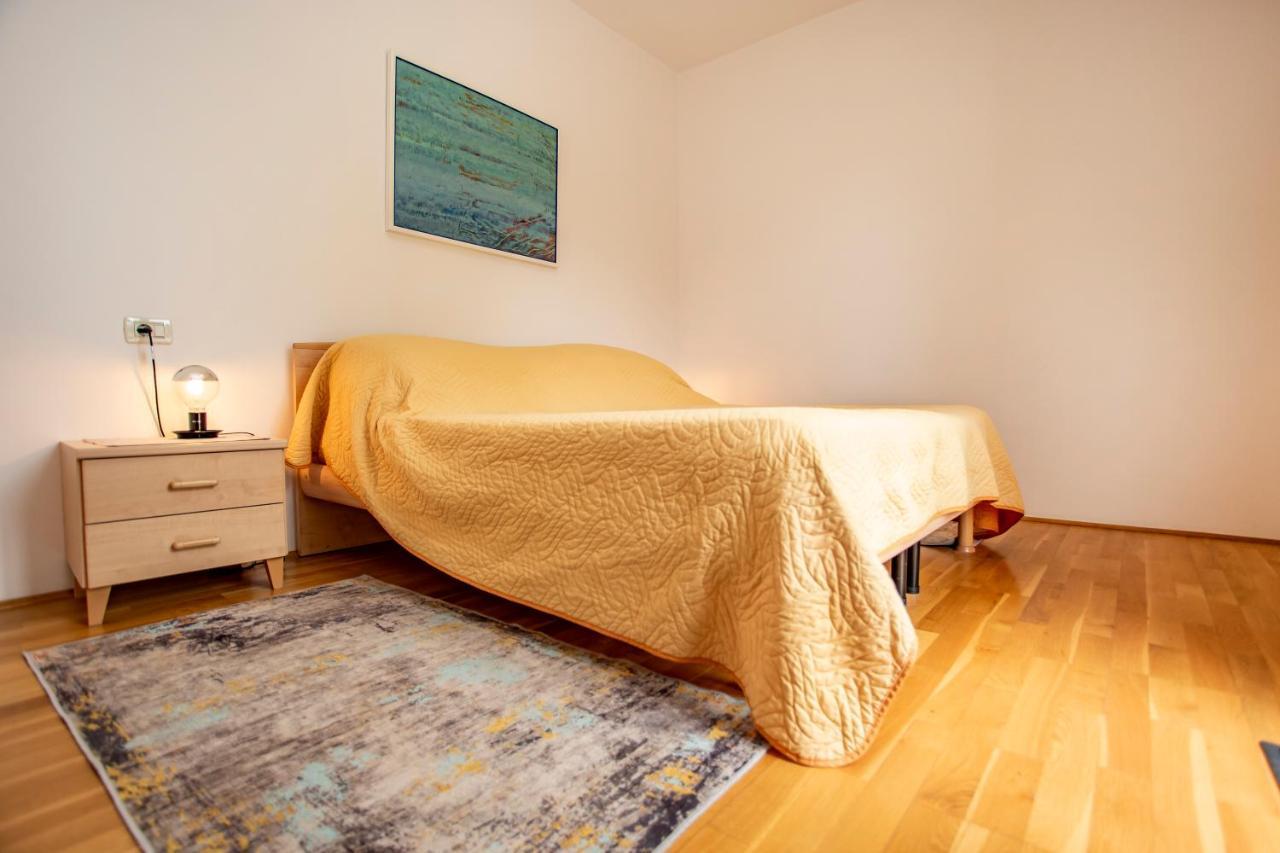 Apartments Maller Ровінь Екстер'єр фото