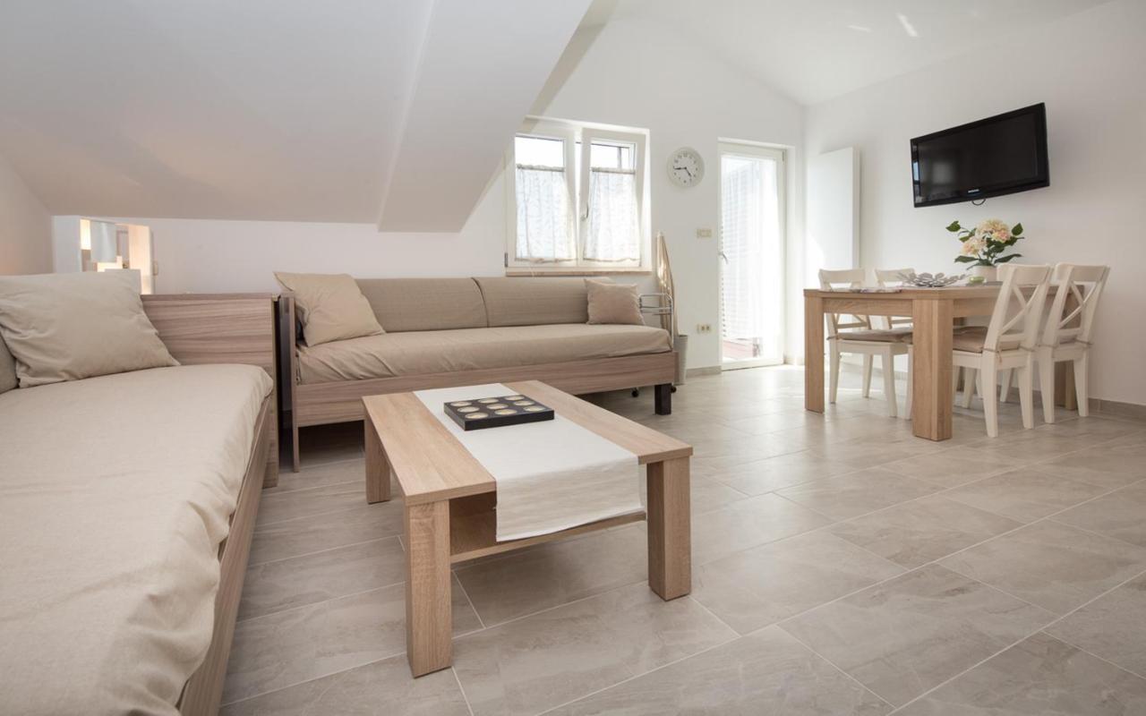 Apartments Maller Ровінь Екстер'єр фото