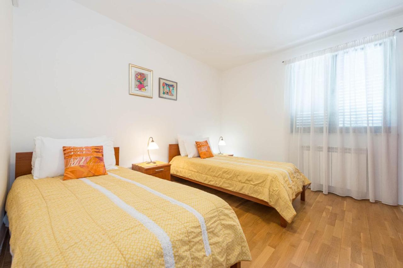 Apartments Maller Ровінь Екстер'єр фото