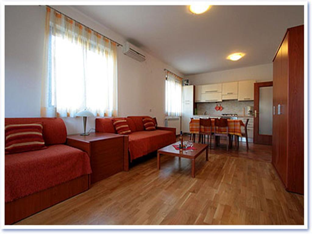 Apartments Maller Ровінь Екстер'єр фото