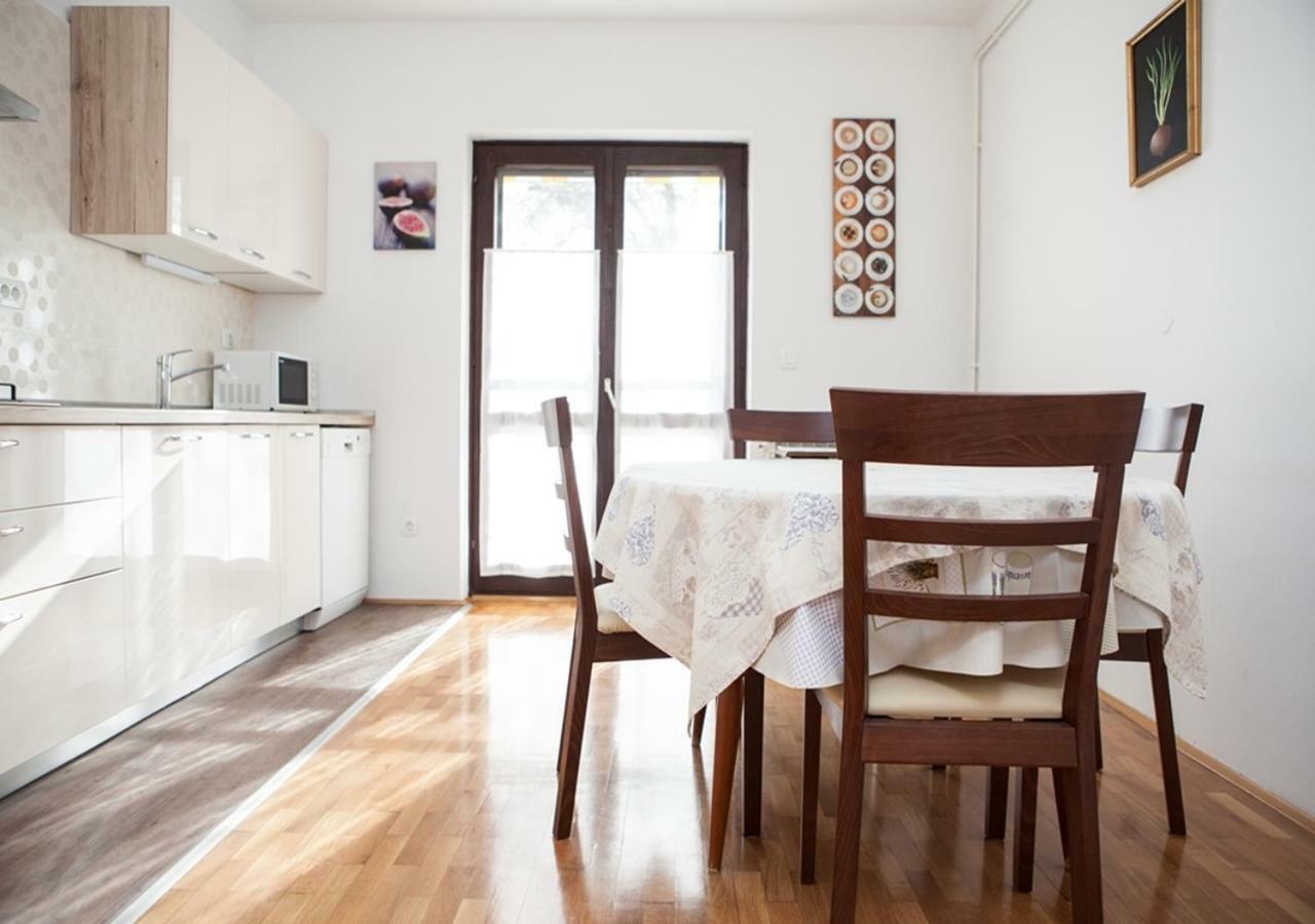 Apartments Maller Ровінь Екстер'єр фото